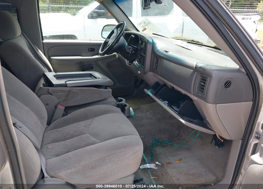 2005 CHEVROLET TAHOE LS VIN: 1GNEK13T15R267900