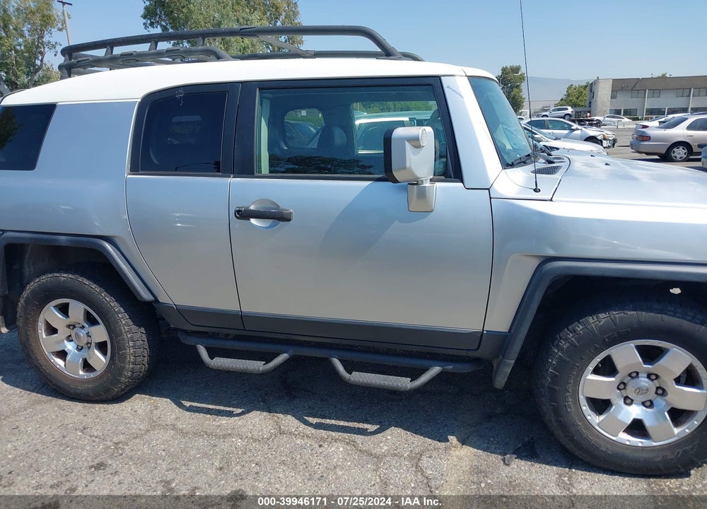 2007 TOYOTA FJ CRUISER VIN: JTEBU11F770026655