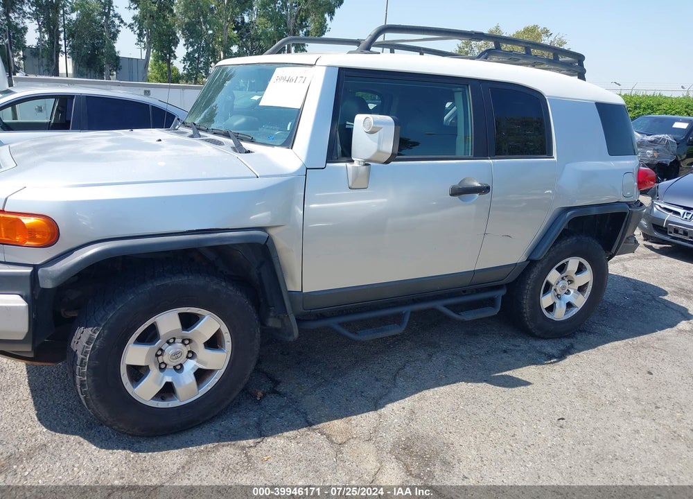 2007 TOYOTA FJ CRUISER VIN: JTEBU11F770026655