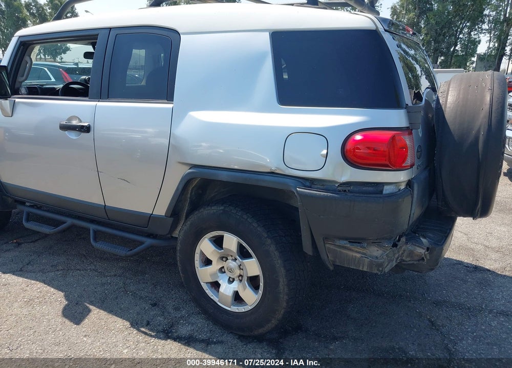 2007 TOYOTA FJ CRUISER VIN: JTEBU11F770026655