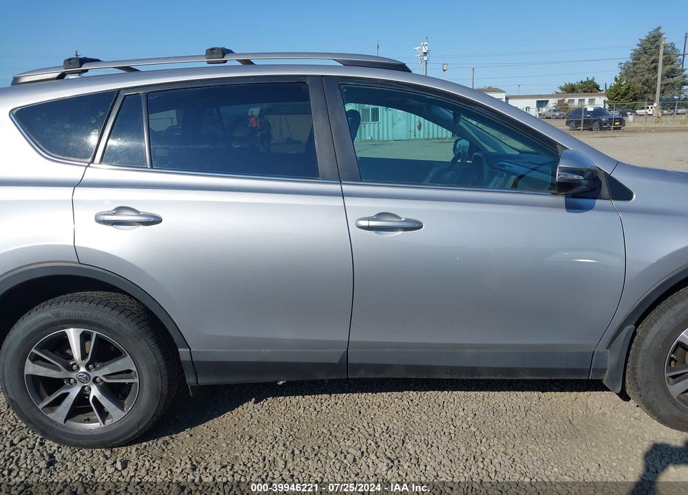 2018 TOYOTA RAV4 XLE VIN: 2T3RFREV6JW730300