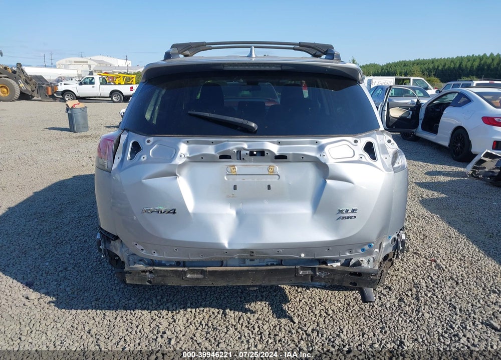 2018 TOYOTA RAV4 XLE VIN: 2T3RFREV6JW730300