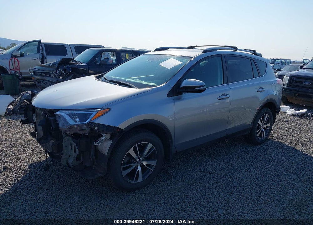 2018 TOYOTA RAV4 XLE VIN: 2T3RFREV6JW730300
