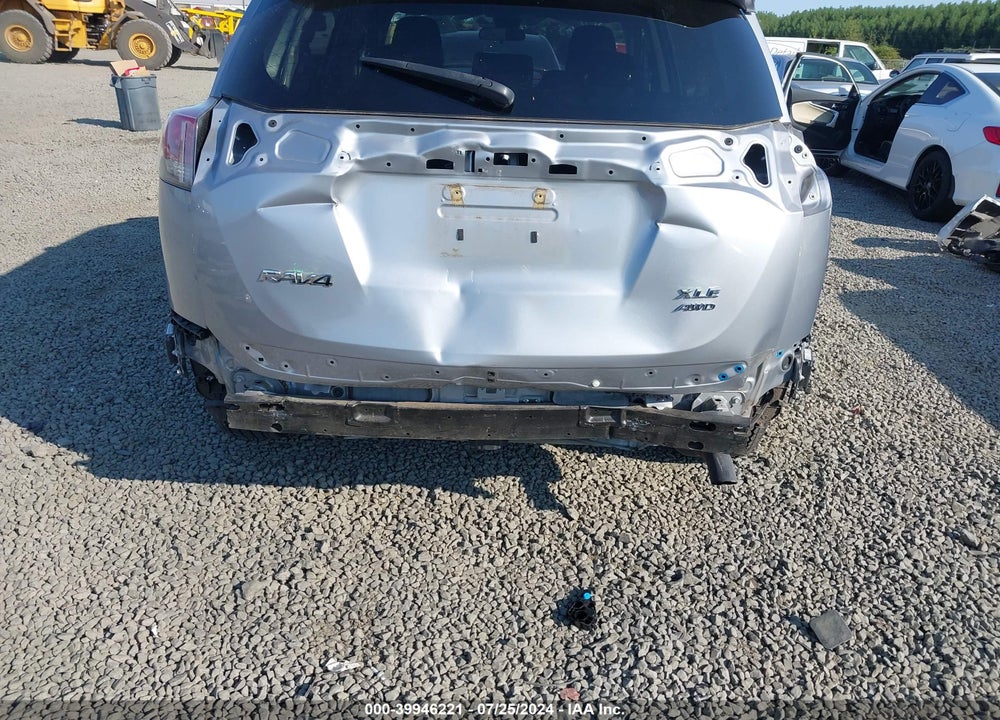 2018 TOYOTA RAV4 XLE VIN: 2T3RFREV6JW730300