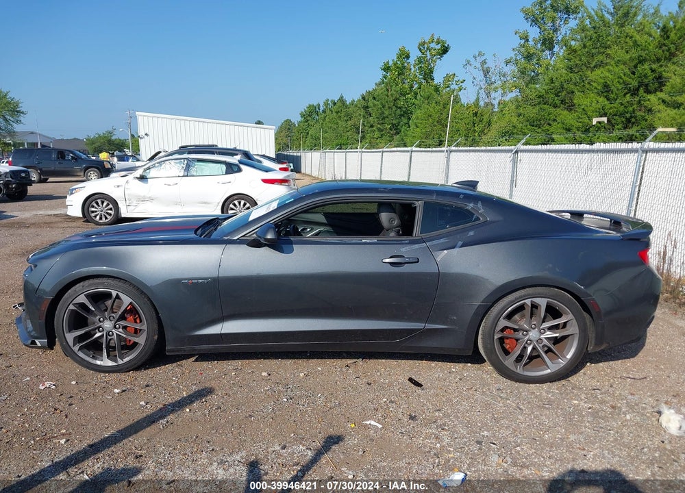 2017 CHEVROLET CAMARO 2SS VIN: 1G1FH1R70H0163373