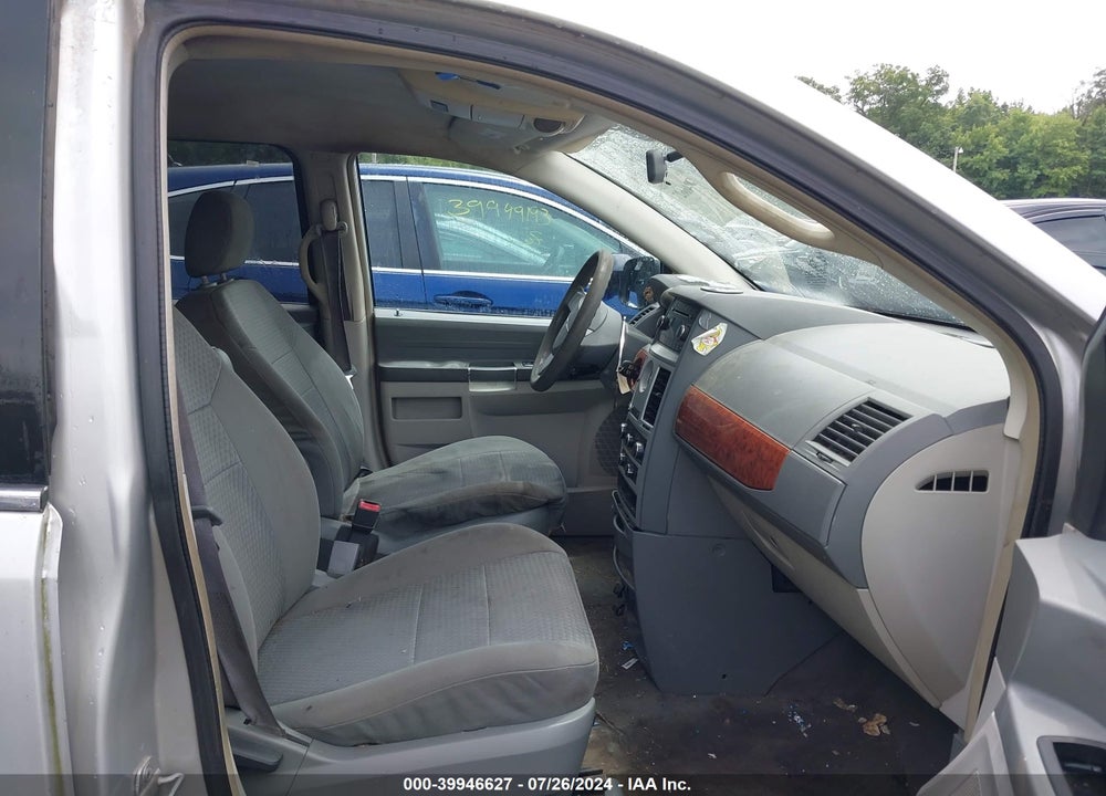 2009 CHRYSLER TOWN & COUNTRY LX VIN: 2A8HR44E99R504953