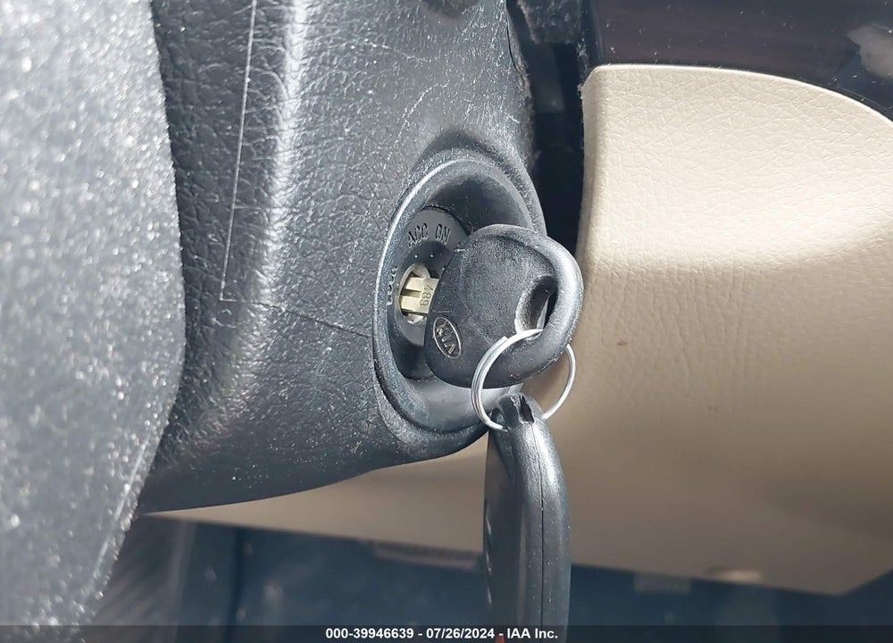 2011 KIA SORENTO LX V6 VIN: 5XYKT4A22BG049284