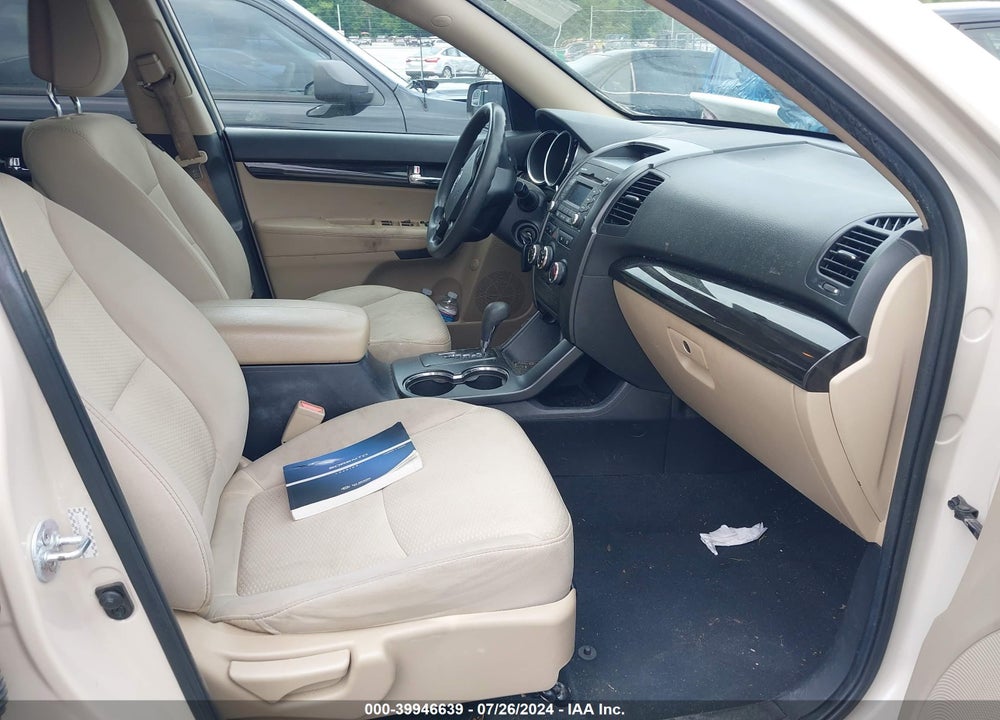 2011 KIA SORENTO LX V6 VIN: 5XYKT4A22BG049284
