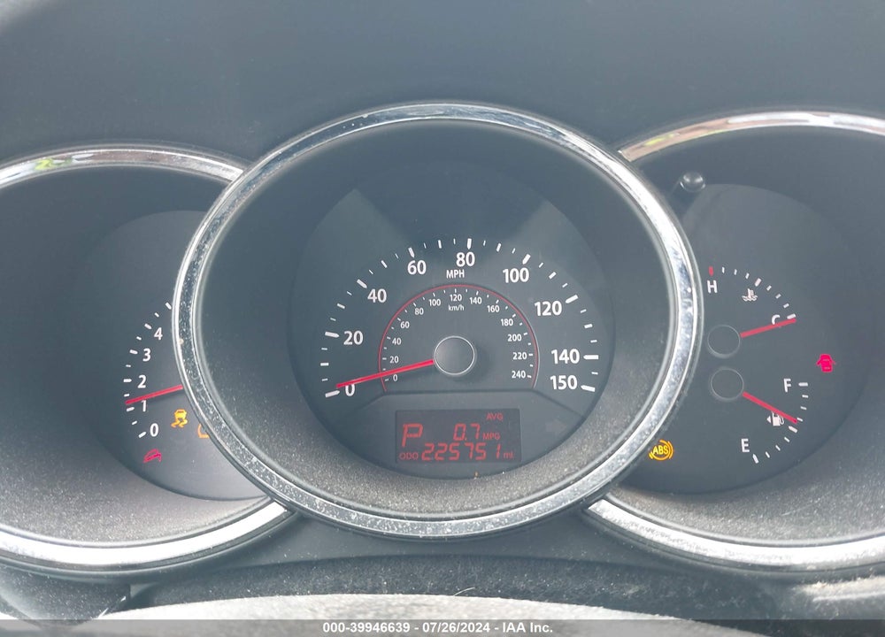 2011 KIA SORENTO LX V6 VIN: 5XYKT4A22BG049284