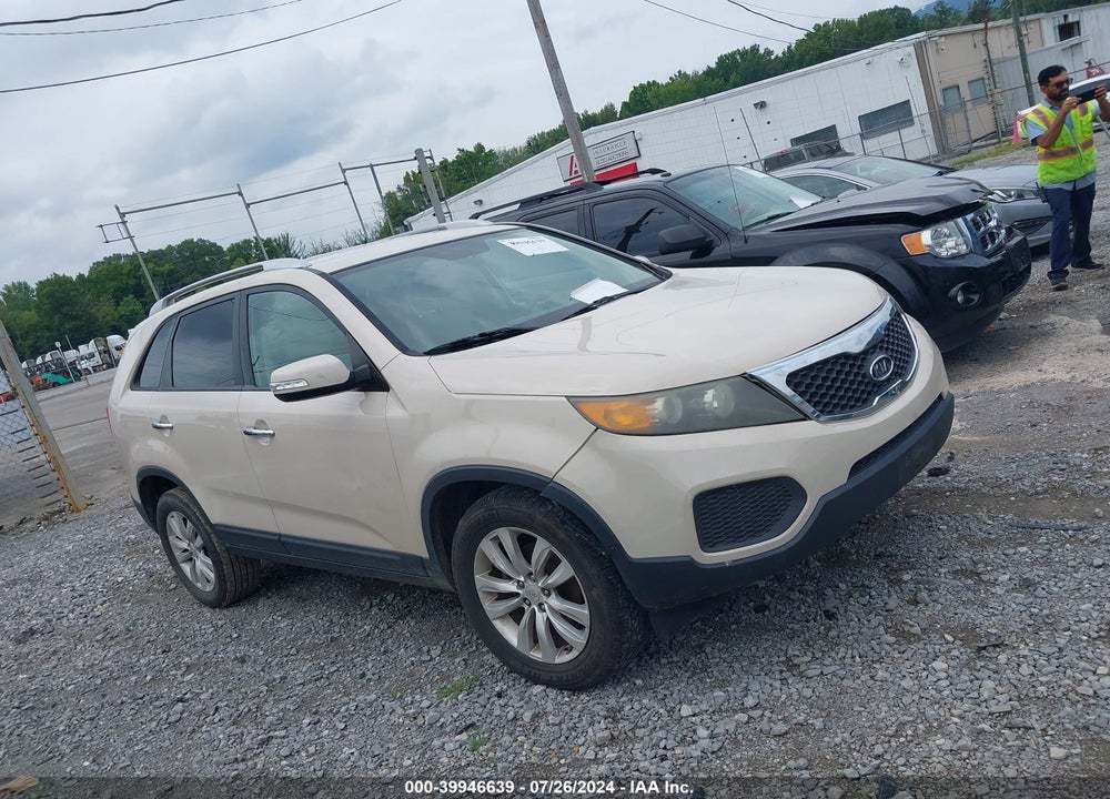 2011 KIA SORENTO LX V6 VIN: 5XYKT4A22BG049284