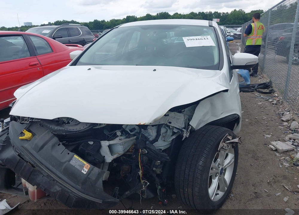 2014 FORD FOCUS SE VIN: 1FADP3K29EL101580