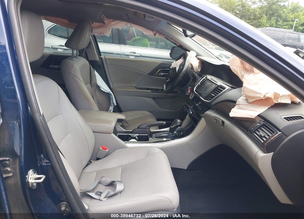 2017 HONDA ACCORD VIN: 1HGCR3F86HA032170