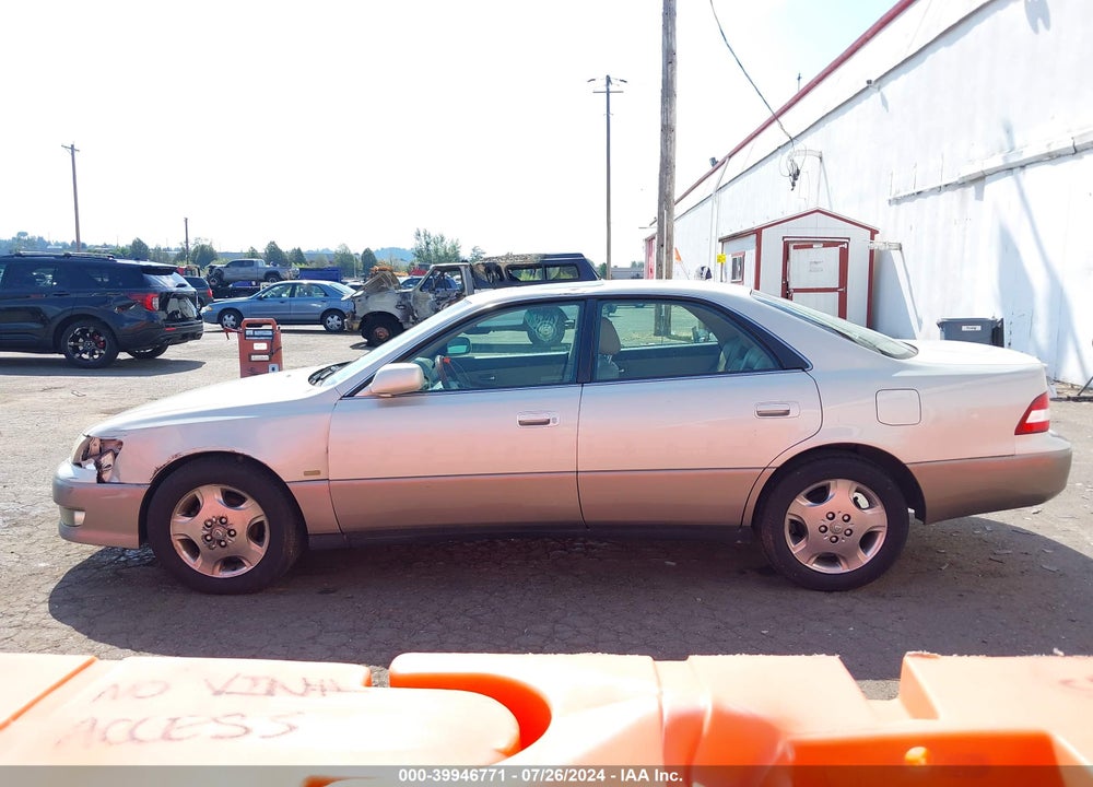 2001 LEXUS ES 300 VIN: JT8BF28G810313558