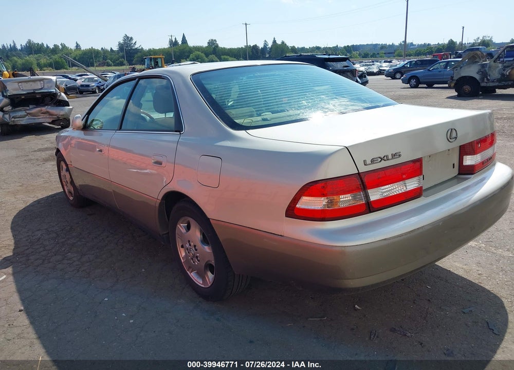 2001 LEXUS ES 300 VIN: JT8BF28G810313558