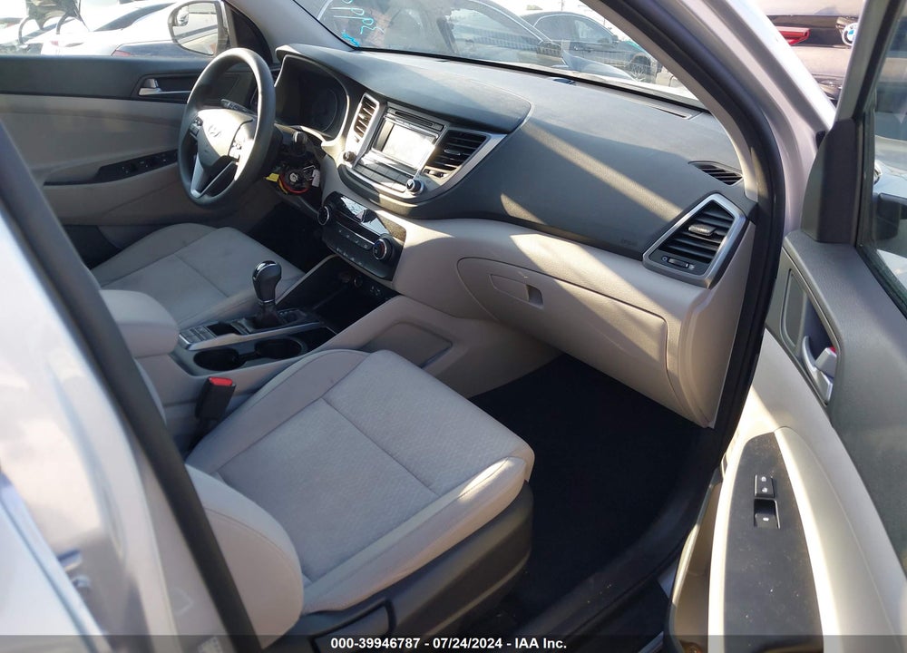 2017 HYUNDAI TUCSON SE VIN: KM8J23A40HU521334