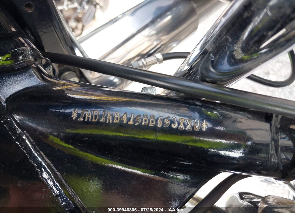 2011 HARLEY-DAVIDSON FLHX VIN: 1HD1KB415BB653880