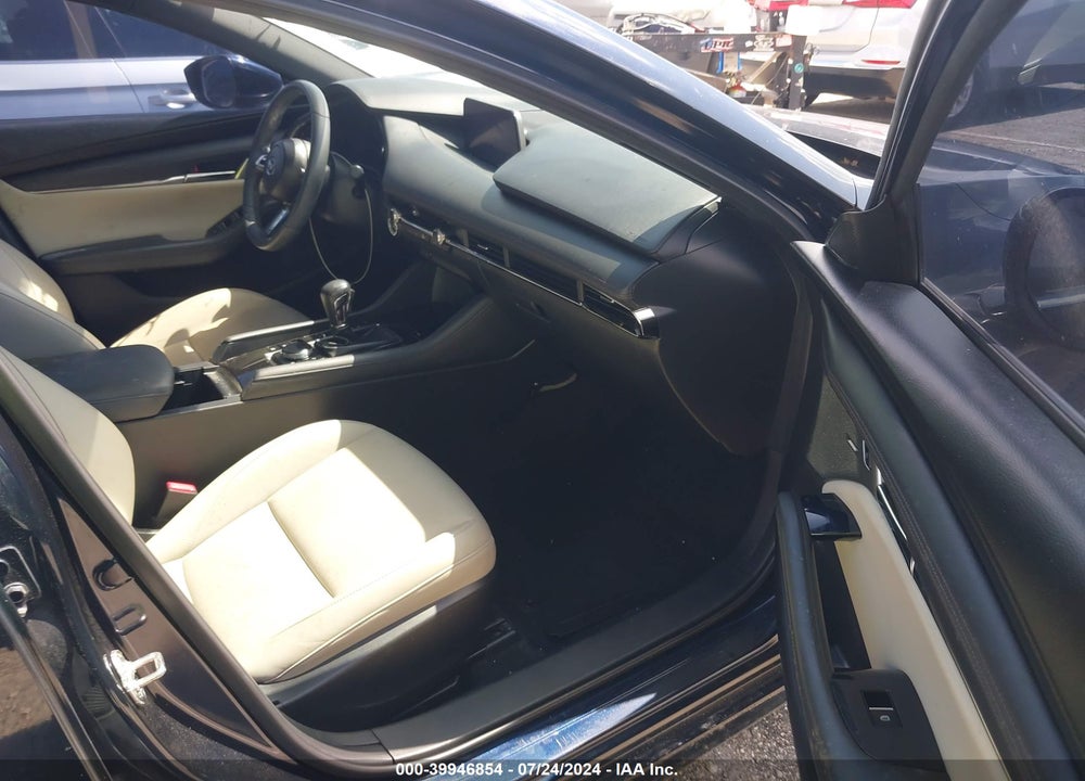 2019 MAZDA 3 PREFERRED PACKAGE VIN: JM1BPAMM3K1117091