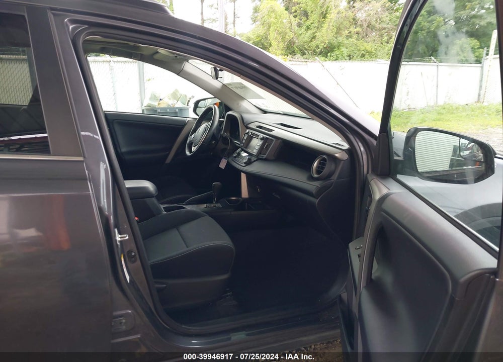 2017 TOYOTA RAV4 XLE VIN: 2T3RFREV9HW616222