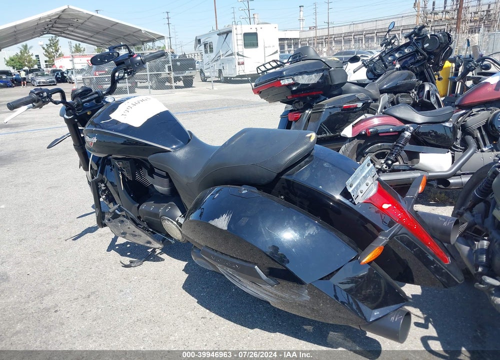 2014 VICTORY MOTORCYCLES CROSS ROADS 8-BALL VIN: 5VPBA36N5E3035313