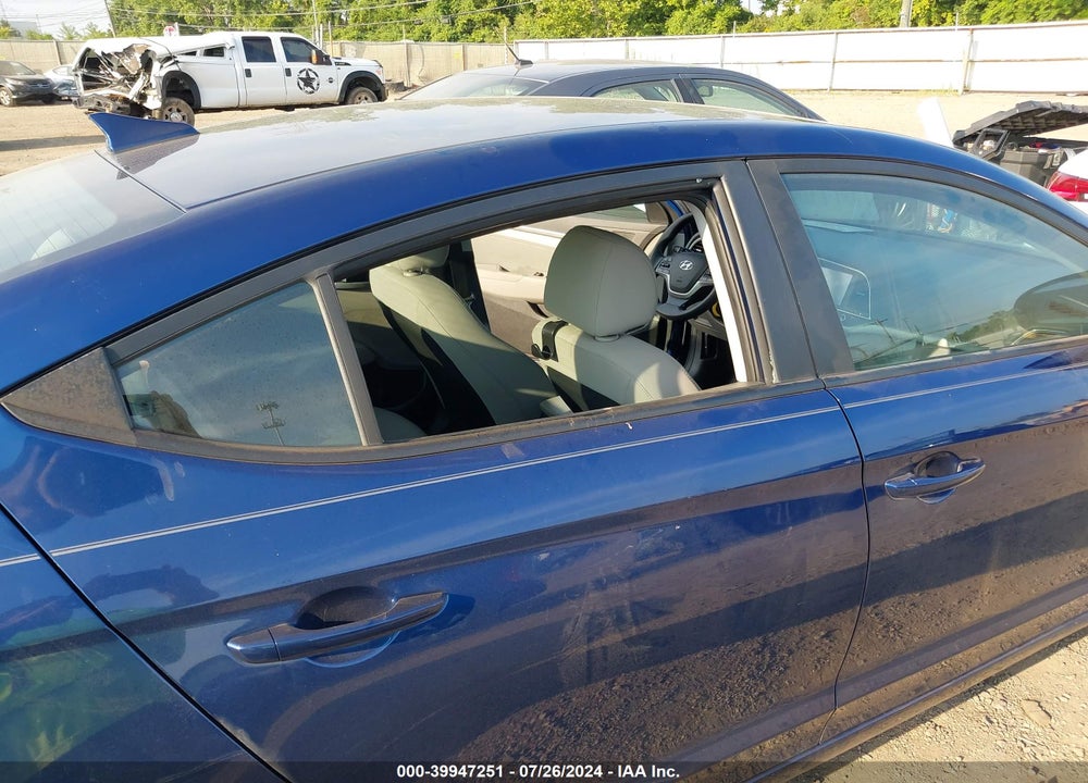 2018 HYUNDAI ELANTRA SEL VIN: 5NPD84LF3JH371000