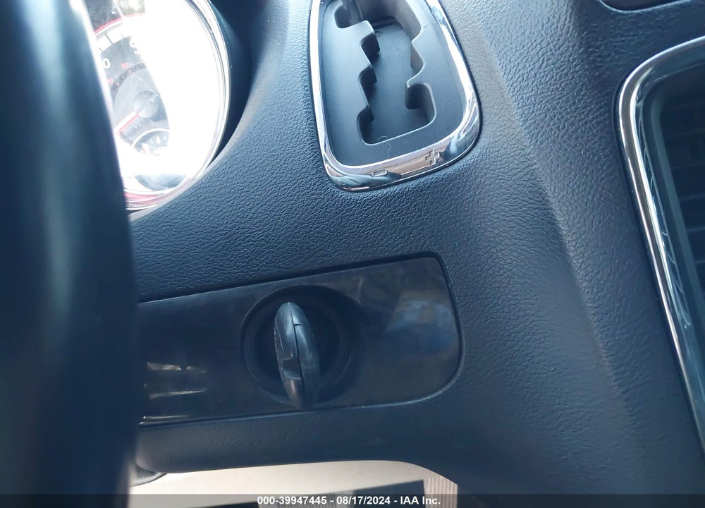 2011 DODGE GRAND CARAVAN CREW VIN: 2D4RN5DG1BR751469