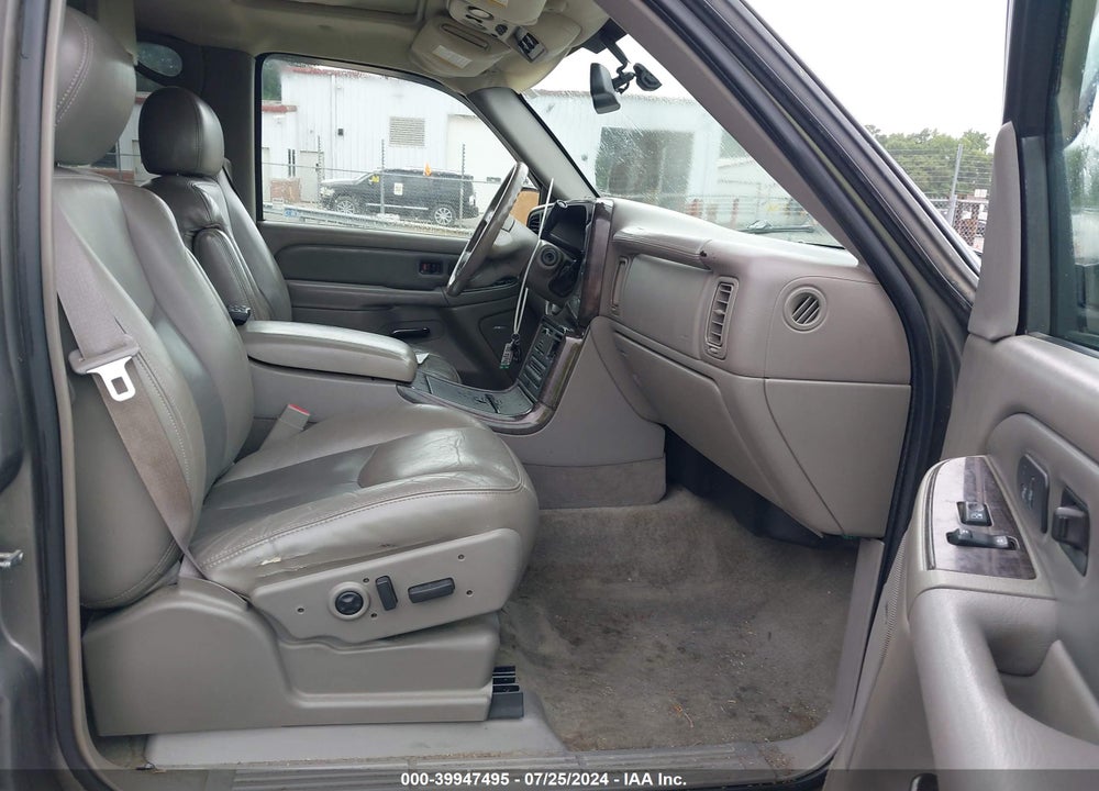 2005 GMC YUKON DENALI VIN: 1GKEK63U55J102028