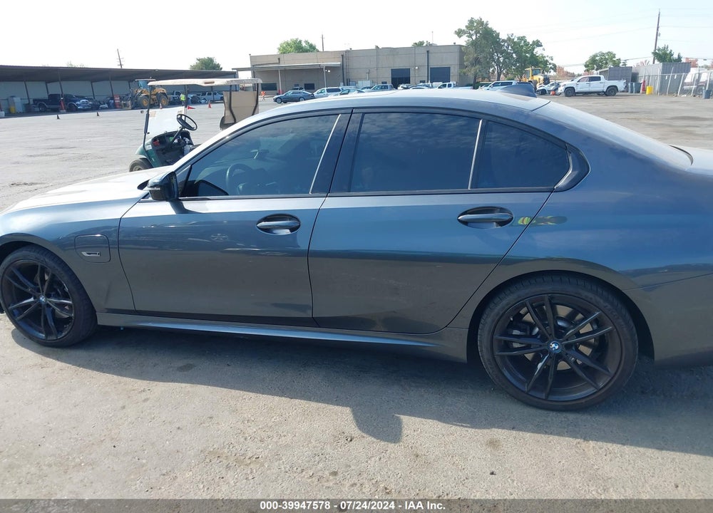 2022 BMW 3 SERIES 330E VIN: 3MW5P7J01N8C37132
