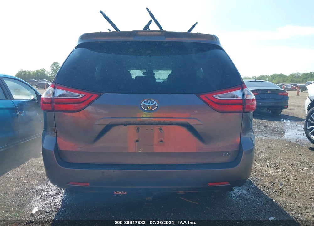 2018 TOYOTA SIENNA LE 8 PASSENGER VIN: 5TDKZ3DC2JS904158