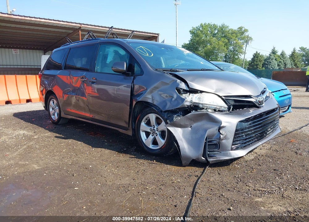 2018 TOYOTA SIENNA LE 8 PASSENGER VIN: 5TDKZ3DC2JS904158