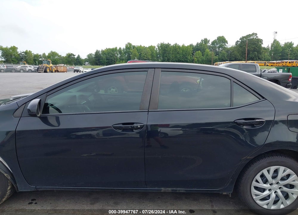 2018 TOYOTA COROLLA LE VIN: 5YFBURHE8JP759472