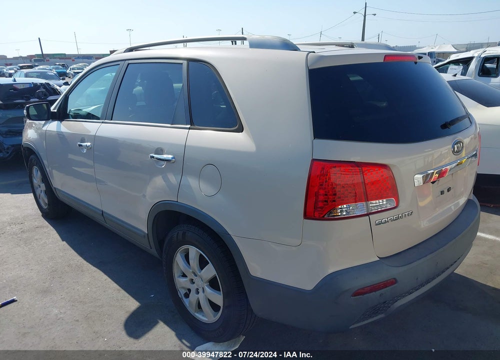 2011 KIA SORENTO LX VIN: 5XYKT4A17BG116257