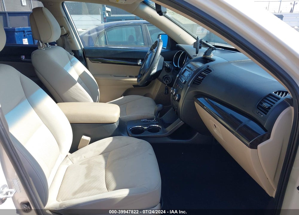 2011 KIA SORENTO LX VIN: 5XYKT4A17BG116257