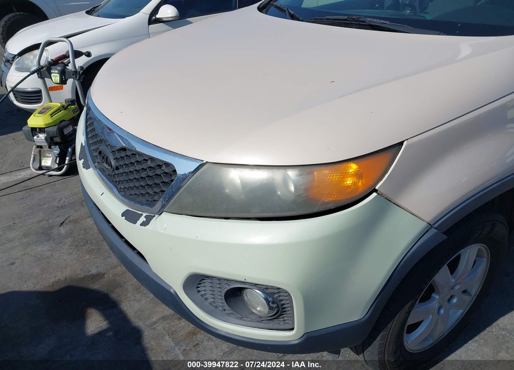 2011 KIA SORENTO LX VIN: 5XYKT4A17BG116257