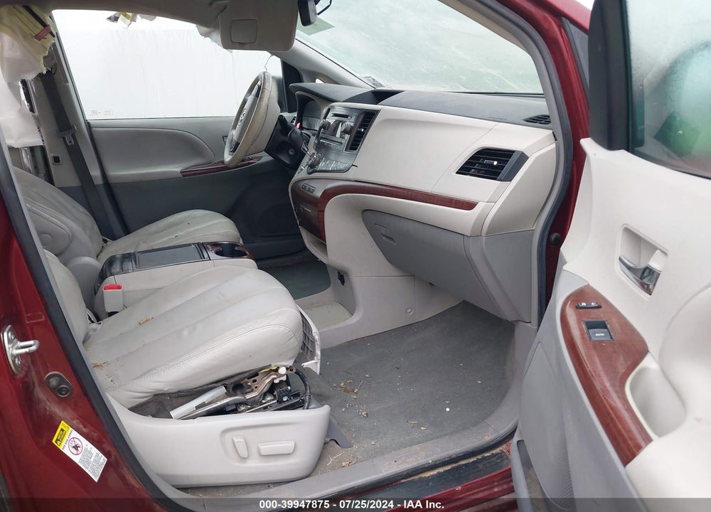 2014 TOYOTA SIENNA XLE V6 8 PASSENGER VIN: 5TDYK3DC4ES418116