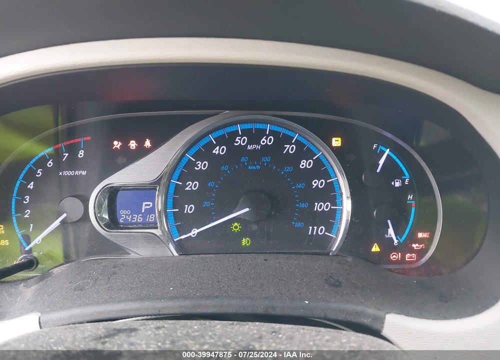 2014 TOYOTA SIENNA XLE V6 8 PASSENGER VIN: 5TDYK3DC4ES418116
