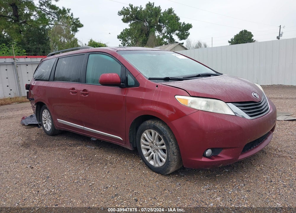 2014 TOYOTA SIENNA XLE V6 8 PASSENGER VIN: 5TDYK3DC4ES418116