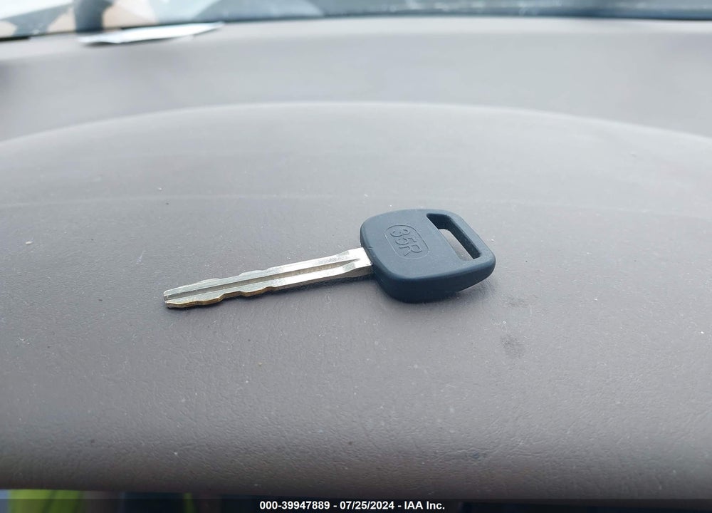 2002 TOYOTA SIENNA LE/XLE VIN: 4T3ZF13CX2U474456