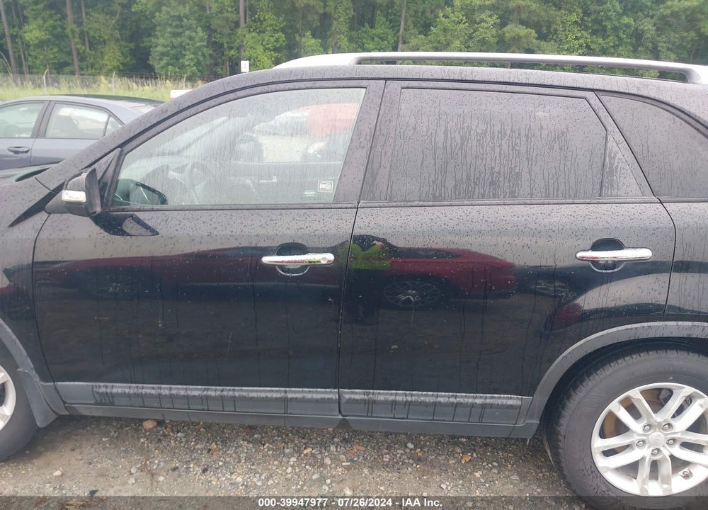 2015 KIA SORENTO LX VIN: 5XYKT3A65FG563861