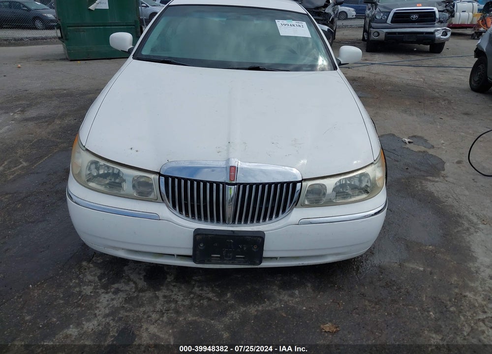 1999 LINCOLN TOWN CAR EXECUTIVE VIN: 1LNHM81W4XY673437