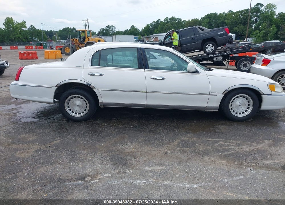 1999 LINCOLN TOWN CAR EXECUTIVE VIN: 1LNHM81W4XY673437