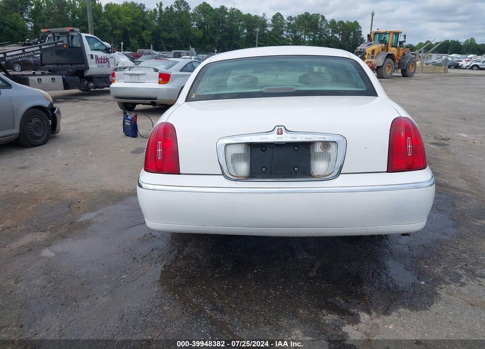 1999 LINCOLN TOWN CAR EXECUTIVE VIN: 1LNHM81W4XY673437