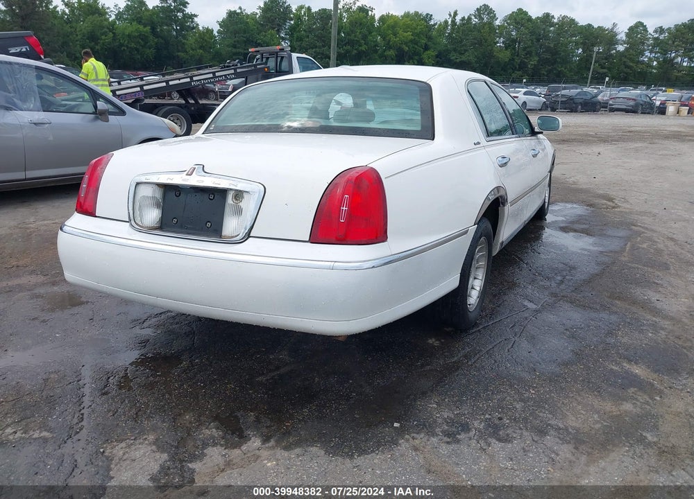 1999 LINCOLN TOWN CAR EXECUTIVE VIN: 1LNHM81W4XY673437