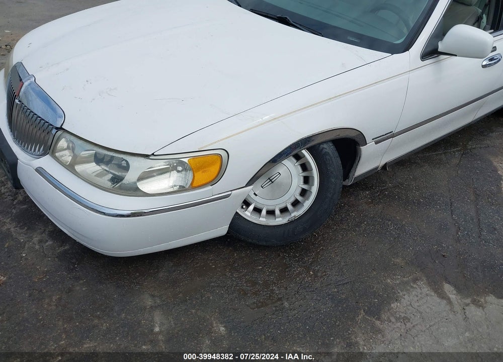1999 LINCOLN TOWN CAR EXECUTIVE VIN: 1LNHM81W4XY673437