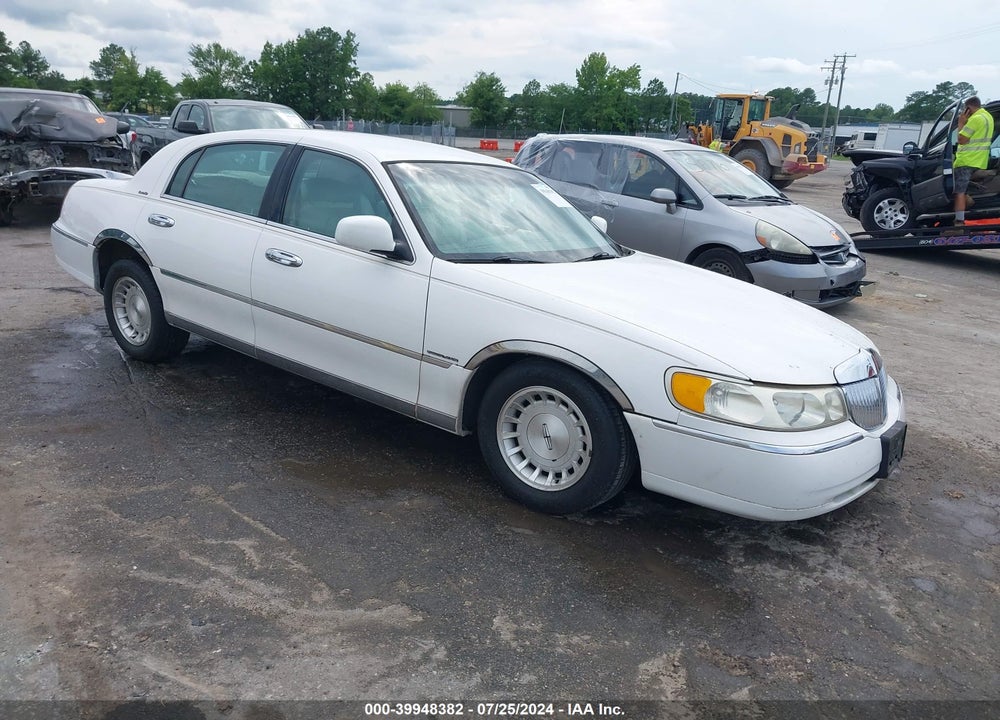 1999 LINCOLN TOWN CAR EXECUTIVE VIN: 1LNHM81W4XY673437