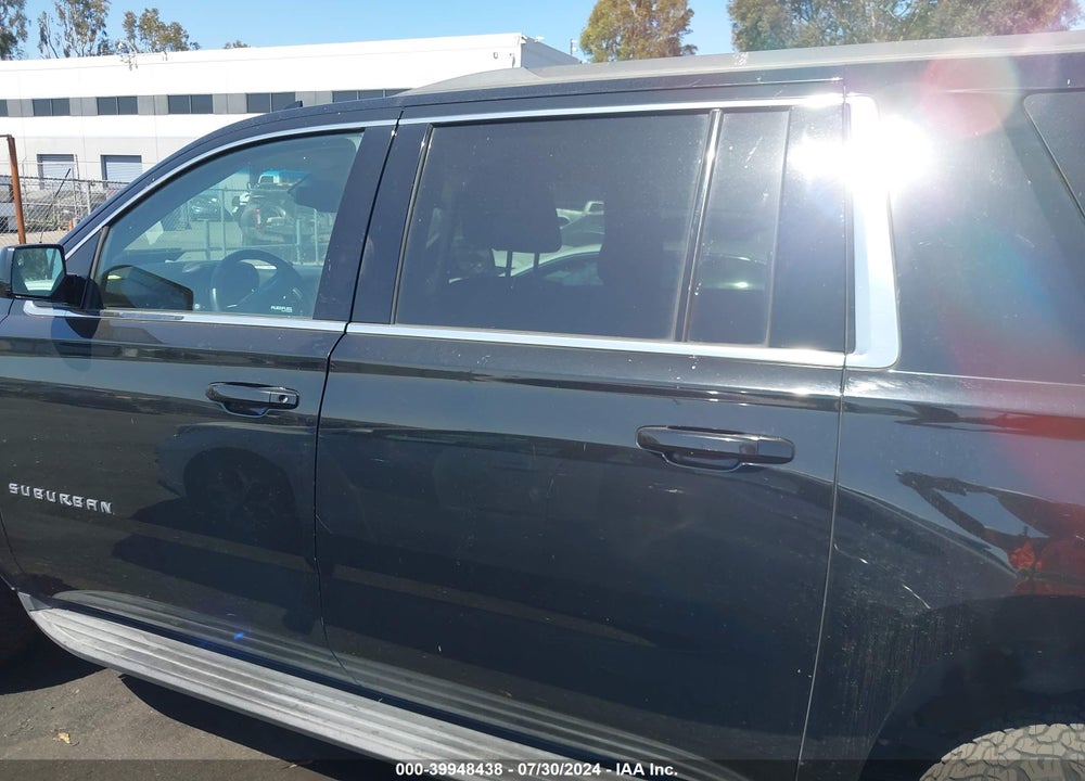 2018 CHEVROLET SUBURBAN LT VIN: 1GNSKHKC4JR328647