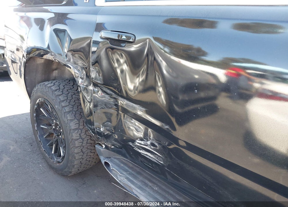 2018 CHEVROLET SUBURBAN LT VIN: 1GNSKHKC4JR328647
