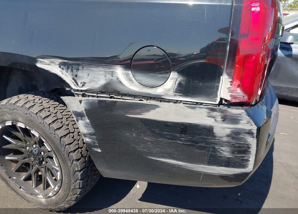 2018 CHEVROLET SUBURBAN LT VIN: 1GNSKHKC4JR328647