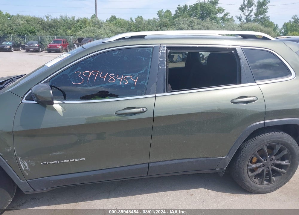 2019 JEEP CHEROKEE LATITUDE FWD VIN: 1C4PJLCB1KD143495