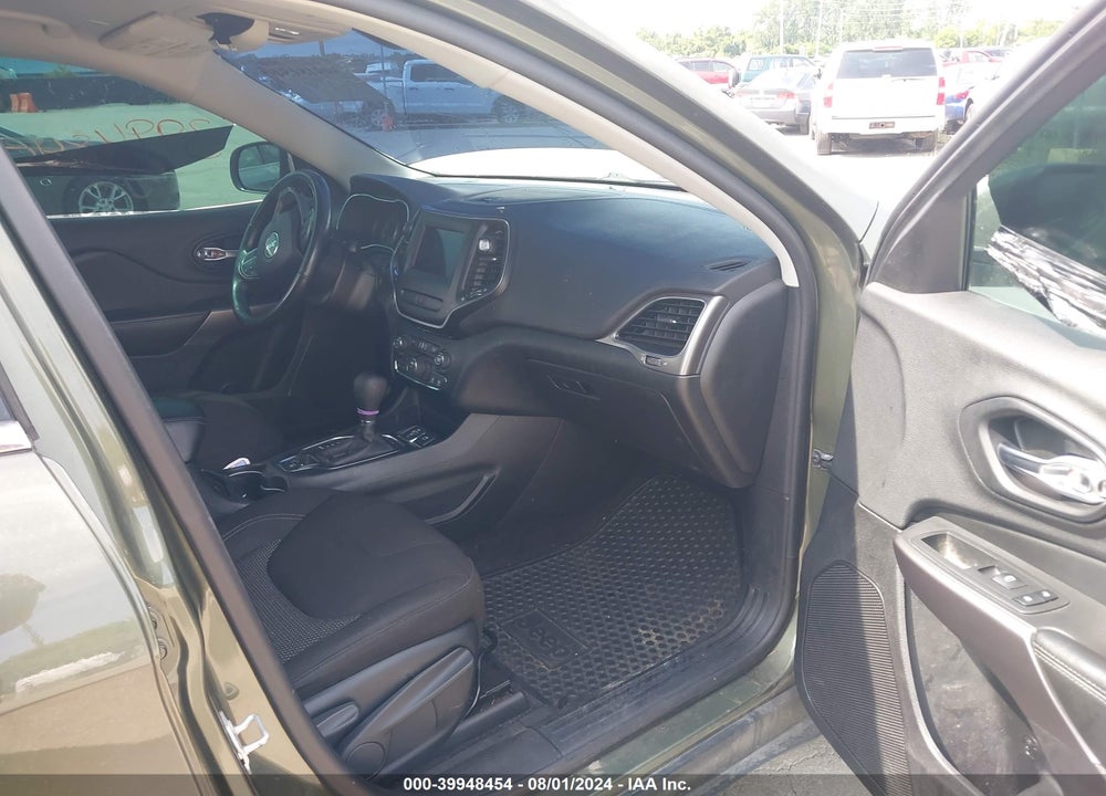 2019 JEEP CHEROKEE LATITUDE FWD VIN: 1C4PJLCB1KD143495