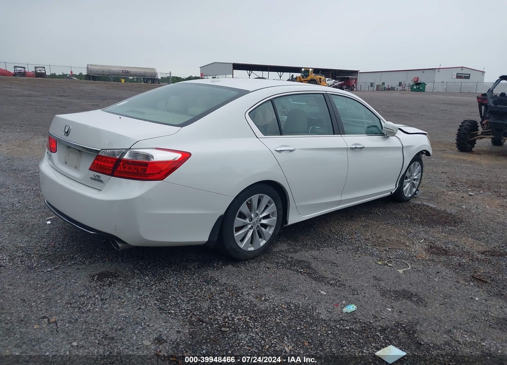 2015 HONDA ACCORD TOURING VIN: 1HGCR3F92FA033239
